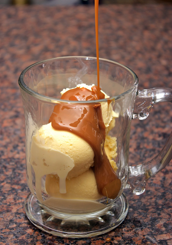 © Claudia’s Cookbook – Dulce de Leche Affogato 2