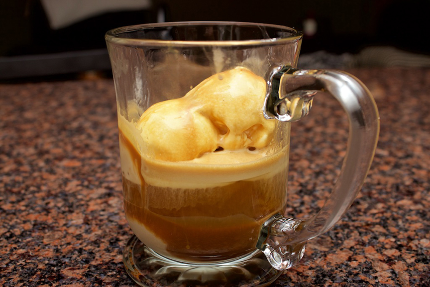 © Claudia’s Cookbook – Dulce de Leche Affogato 4