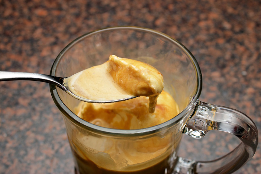 © Claudia’s Cookbook – Dulce de Leche Affogato 5