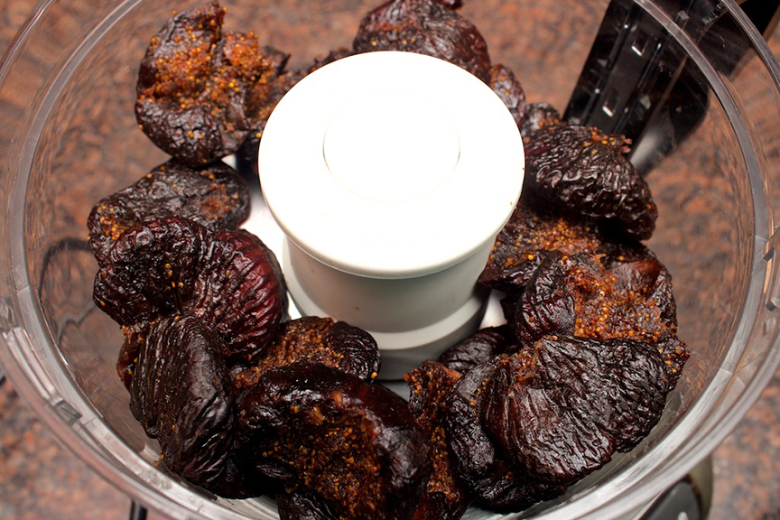 © Claudia's Cookbook - Healthy Chocolate Fig Bites 1