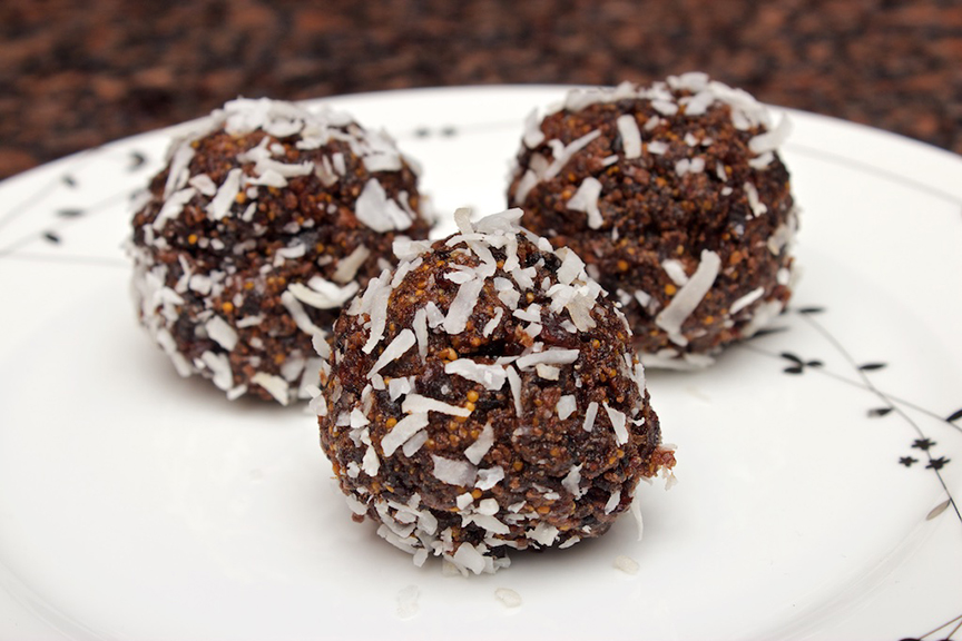 © Claudia's Cookbook - Healthy Chocolate Fig Bites 7