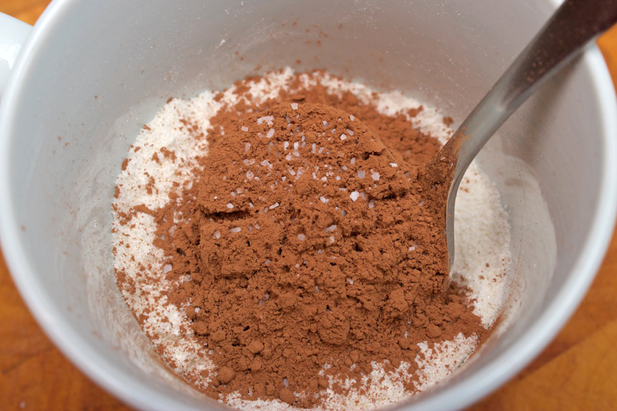 © Claudia's Cookbook - Chocolate Lava Mug Cake 3
