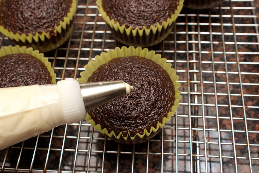 © Claudia's Cookbook - S'mores Cupcakes 12