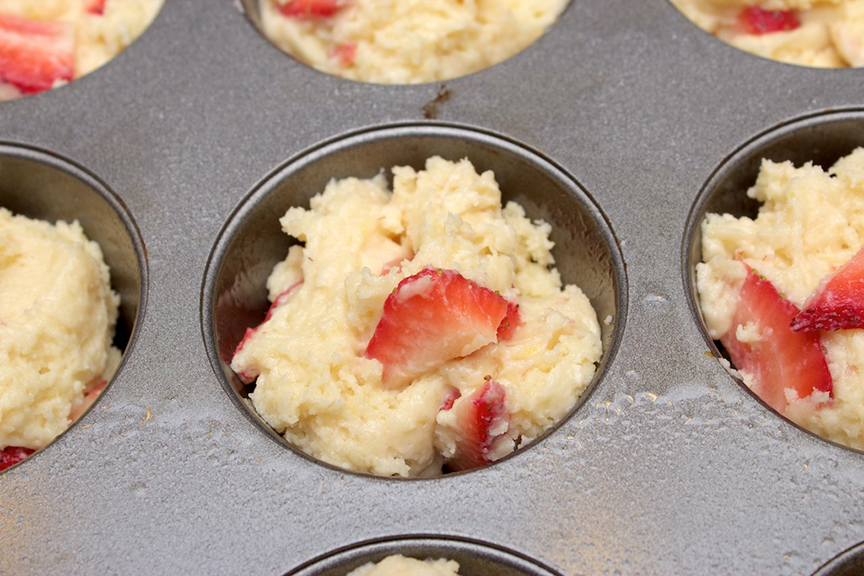 © Claudia's Cookbook - Strawberry Lemonade Muffins 7