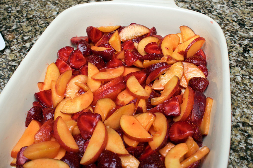 © Claudia’s Cookbook – Strawberry Peach Crisp 4